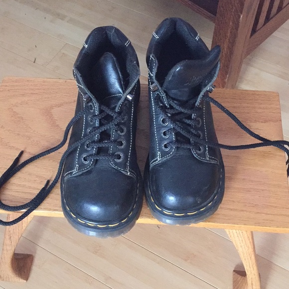 Doctor Martens Shoes - Exclusive Doctor Martens 5-eyelet Boot